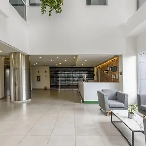 Hotel Express Junior By Marriott Aeropuerto, Bogotá